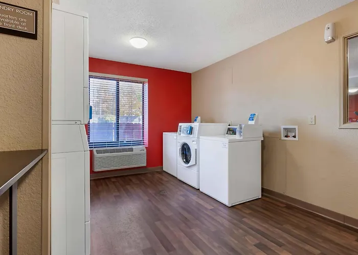 Extended America Select - - State Street 2* Rockford