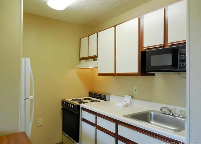 Extended America Select - - State Street 2* Rockford